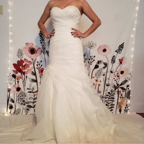 Essense of Australia Organza Wedding Gown - Picture 2 of 12